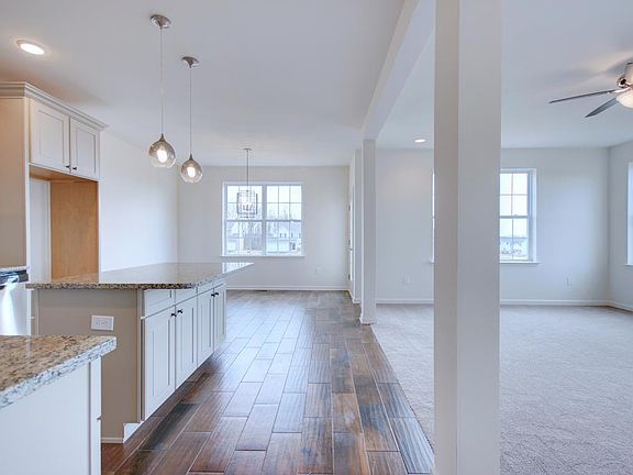 3rd image of 977 Graystone Cir #72