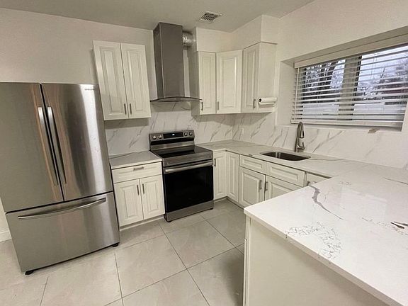 2nd image of 253 Ebbitts St #B1