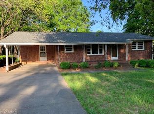 800 Grand Oaks Dr, Eden, NC 27288