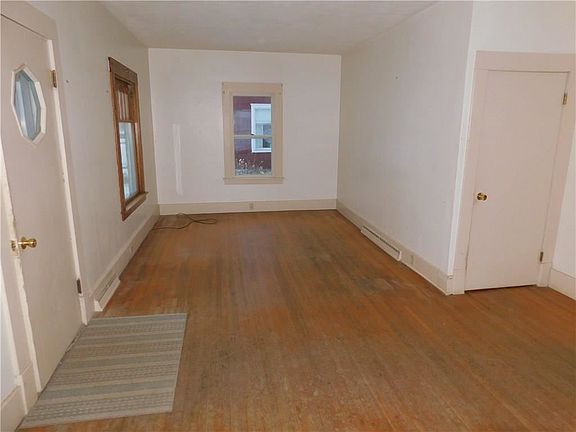 4th image of 147 Bartle Ave