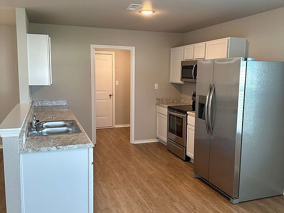 5th image of 115 Logan Dr