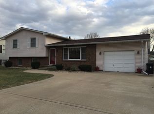 820 26th St, Peru, IL 61354