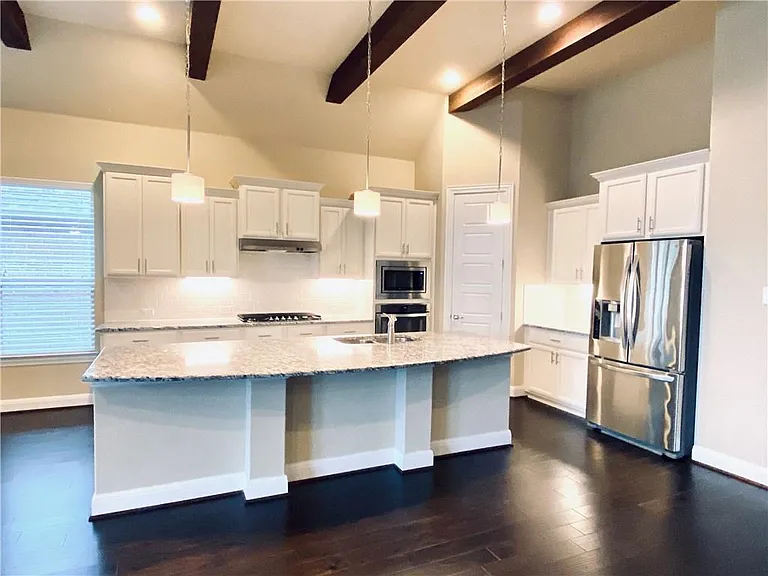 821 Richardson Ln — Photo 9