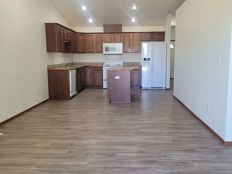 1216 W Franklin St — Photo 7