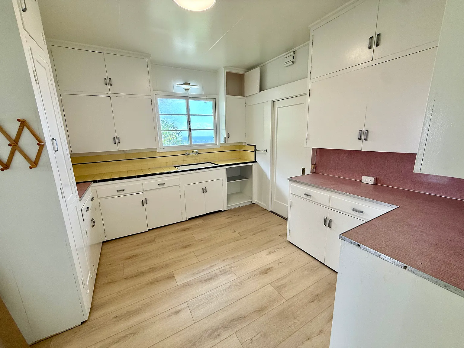 3 bed, 1.5 bath, 1050 sqft, $3,650 — Photo 4