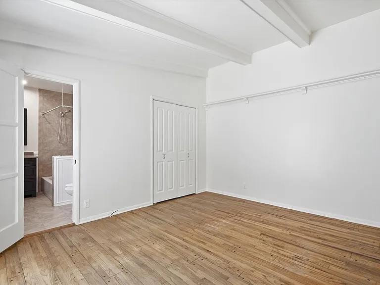 12818 Hatteras St — Photo 17