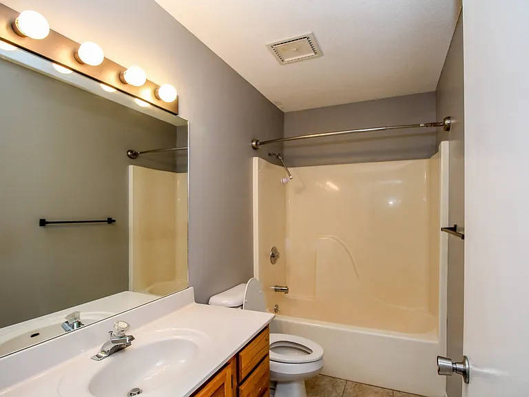 117 Hollyridge Ln — Photo 3