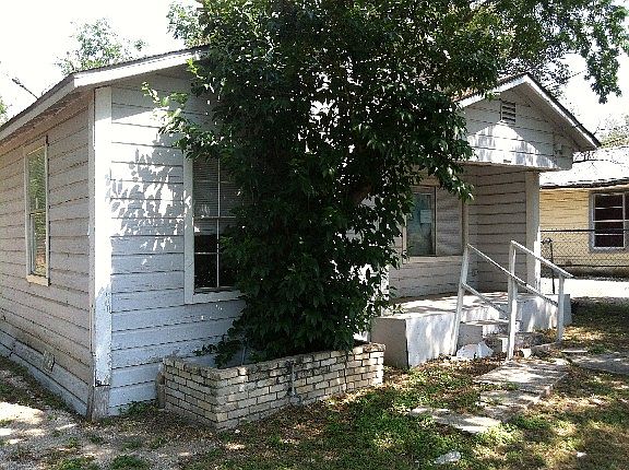 1st image of 210 N San Joaquin Ave