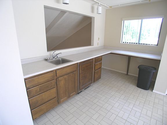 3RD BR SINK AND FRIDGE