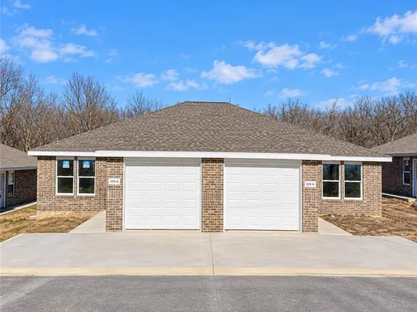 899 W Gay St, Warrensburg, MO 64093