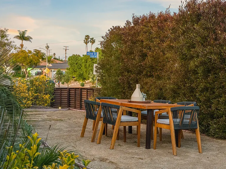 6213 S Corning Ave — Photo 32