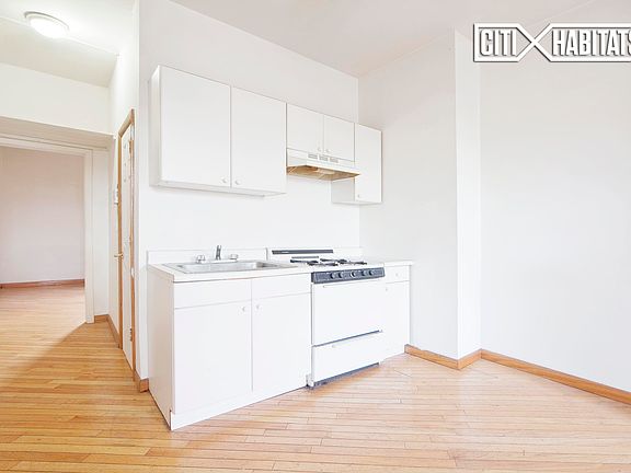 5th image of 253 E 10th St APT 17
