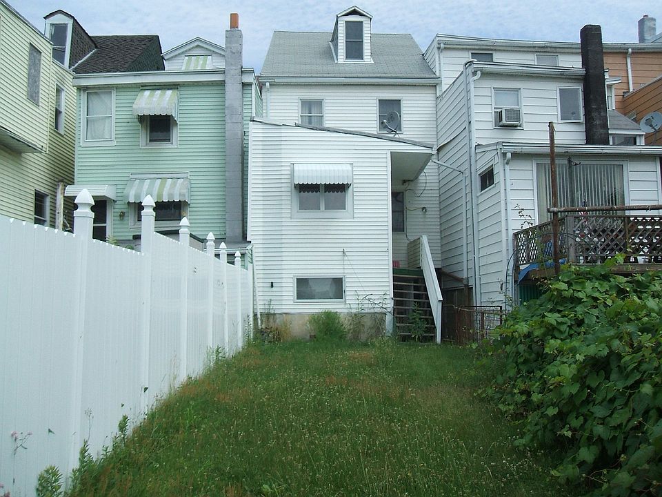 2nd image of 210 E Lloyd St