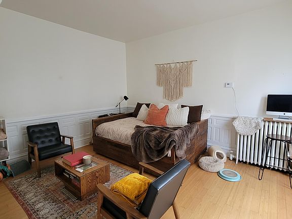 4th image of 406 Franklin Ave W #406