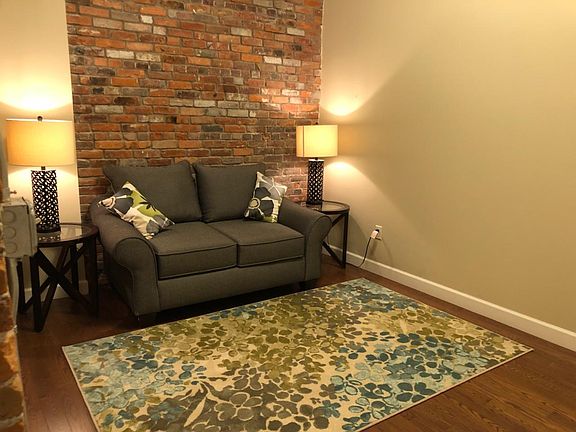 2nd image of 916 Main St APT 208