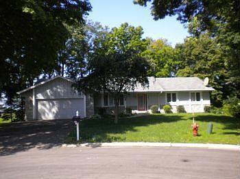 1st image of 844 Oriole Ln