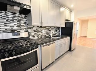 25-52 38th St #1F, Astoria, NY 11103