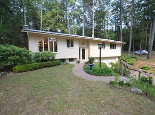 24 Flintlock Ln, Amherst, MA 01002