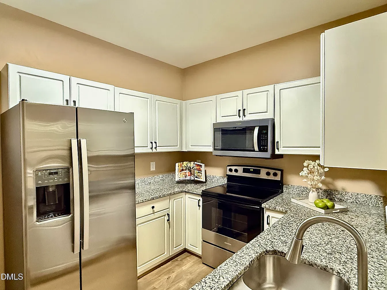 3 bed, 1340 sqft, $2,100 — Photo 3