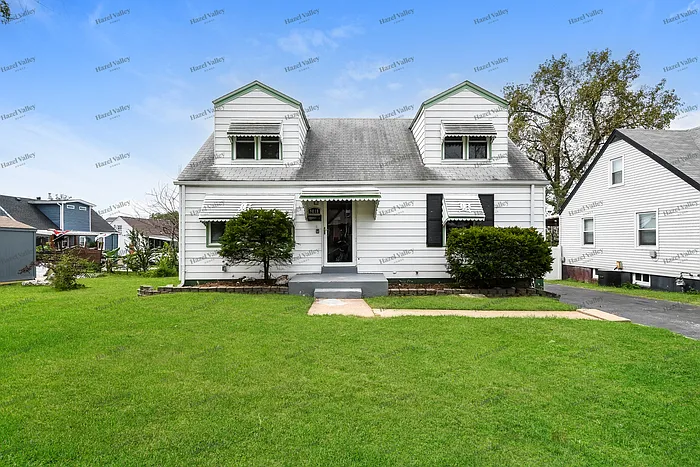 9818 Iveland Dr