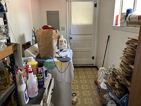 5th image of 108 N Irving St
