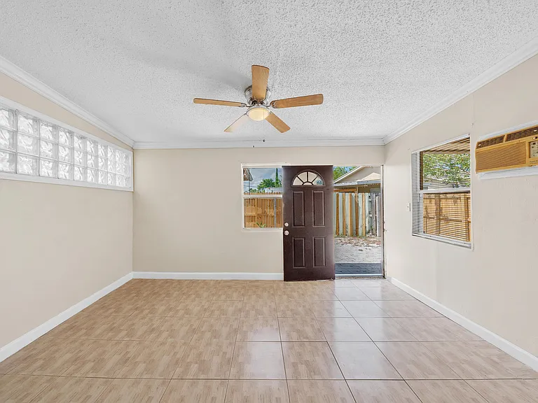 221 NW 43rd Pl — Photo 30