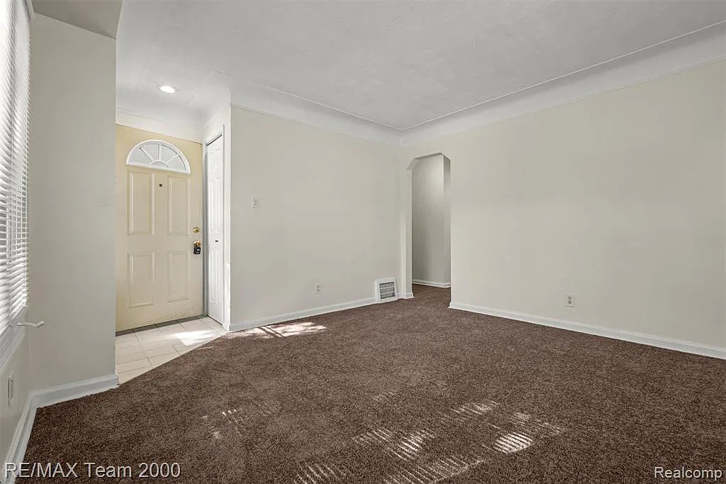3 bed, 1.0 bath, 1008 sqft, $1,600 — Photo 4