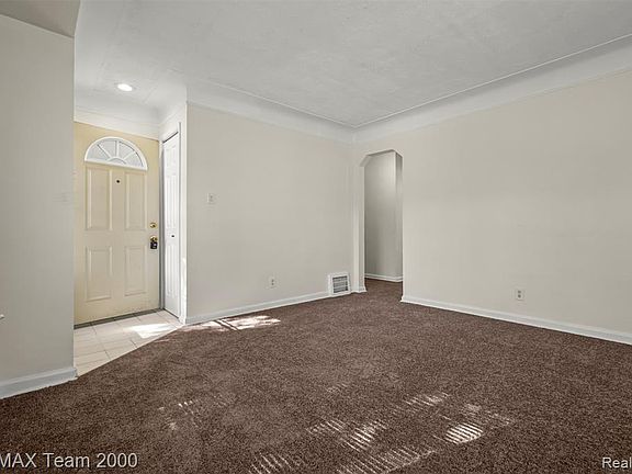 4th image of 24808 Princeton St