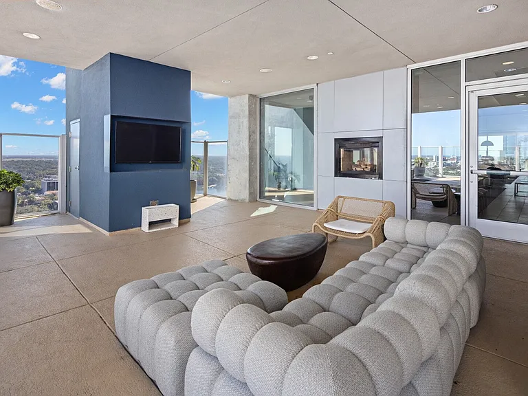 Skyhouse Orlando — Photo 6