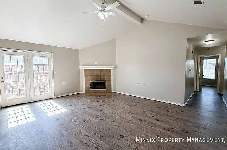 2220 99th St — Photo 2