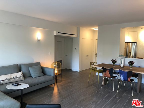 3rd image of 838 N Doheny Dr APT 404