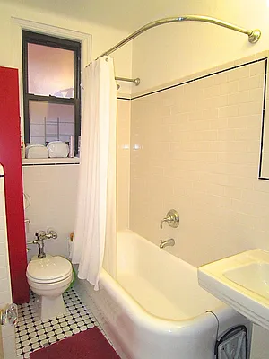 Rented by City Connections Realty | media 26