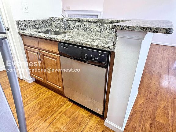 5th image of 1011 Fallcrest Ct #202