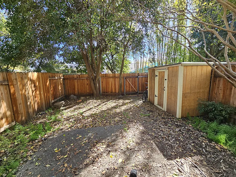 1548 Drake Dr — Photo 11