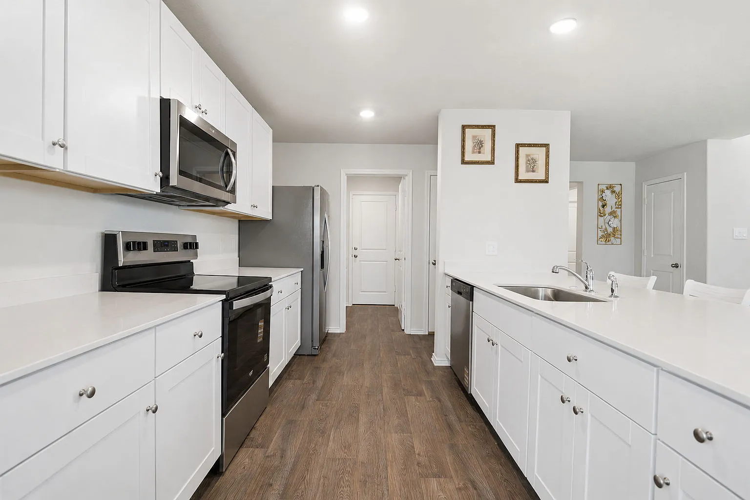 New 4-bed 3-bath home available near Lackland AFB! Move in Now! — Photo 2