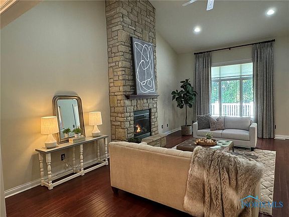 3rd image of 5346 Palisades Dr