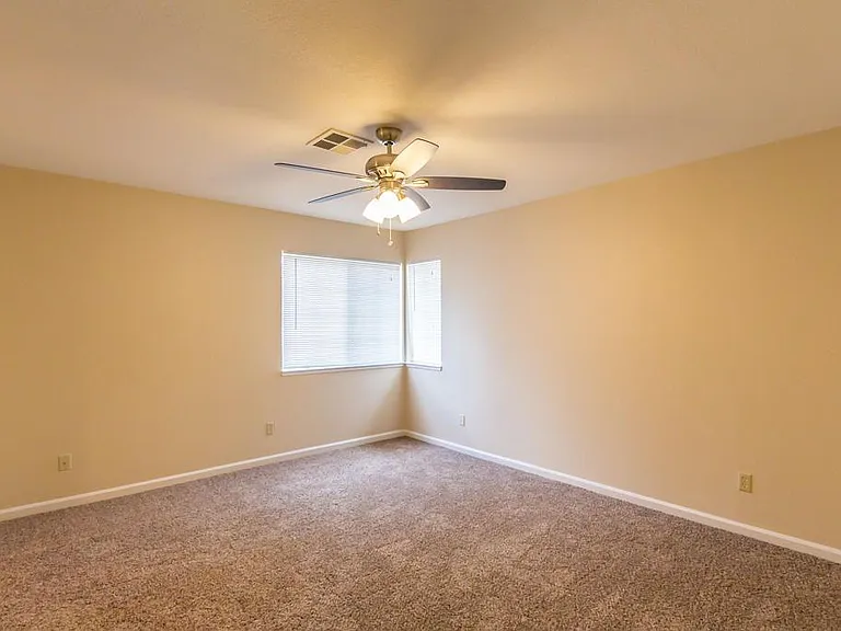 165 Danbury Dr — Photo 3