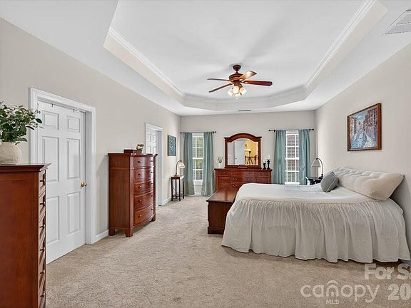 4th image of 330 Chancelot Ln
