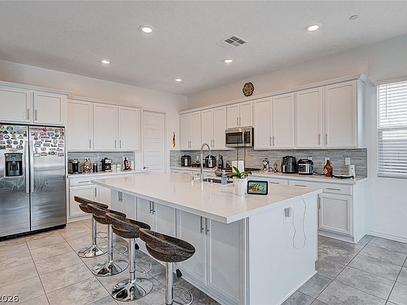 3rd image of 33 Reverie Heights Ave