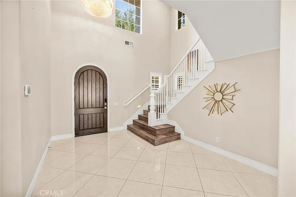 5 bed, 5.5 bath, 5315 sqft, $8,500 — Photo 4
