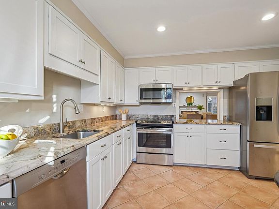 3rd image of 4821 Sangamore Rd #12