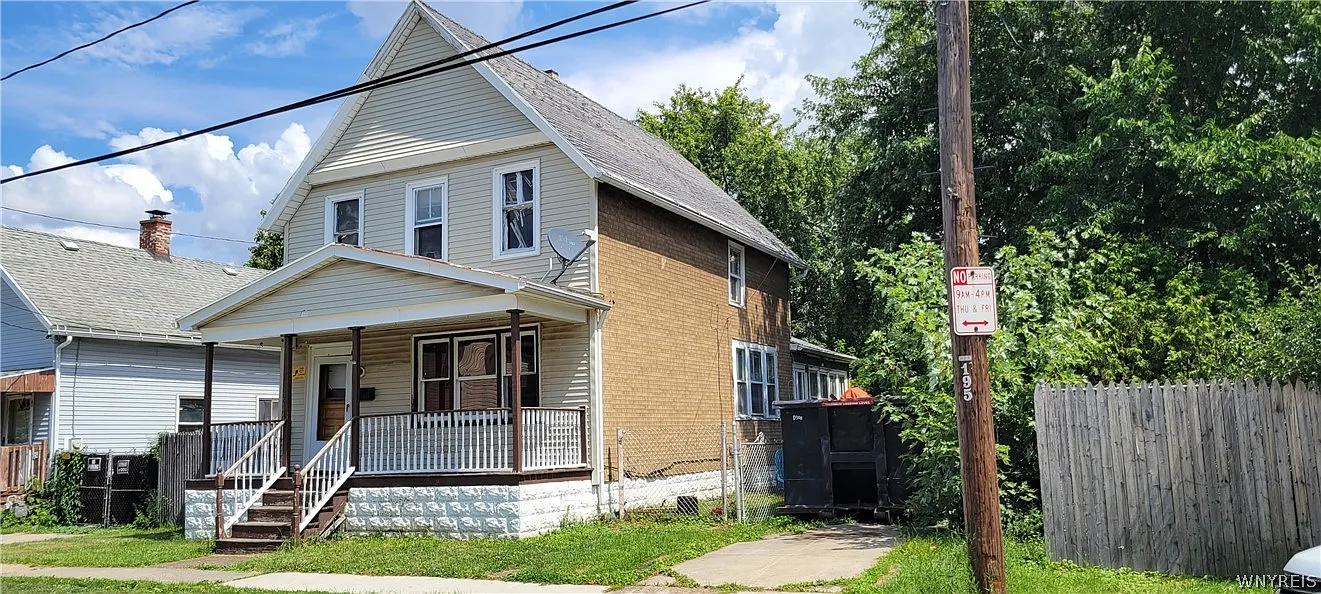 197 Thompson St photo 1