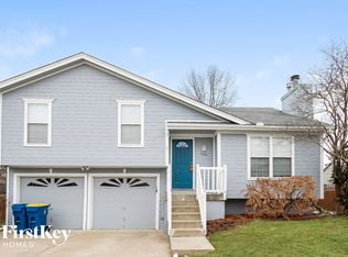 706 E 15th St, Kearney, MO 64060
