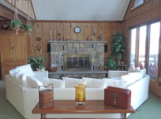 122 Lake Dr W, Gouldsboro, PA 18424