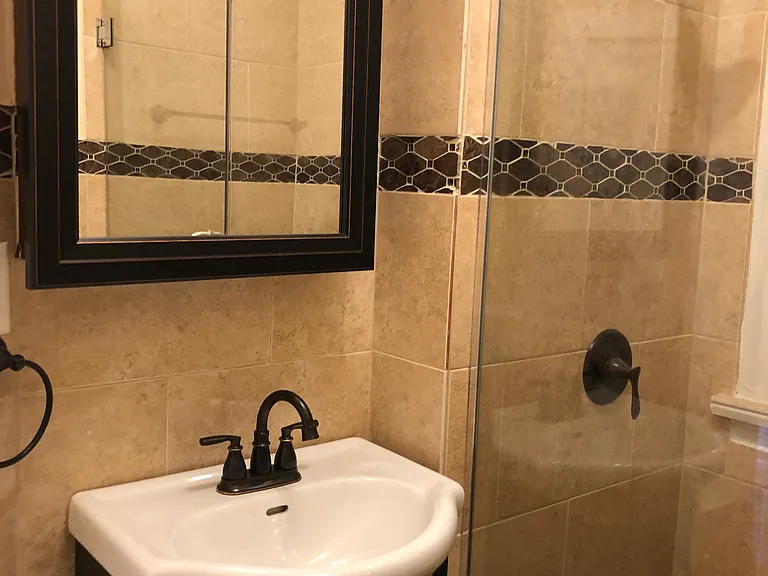 1751 W Catalpa Ave — Photo 8