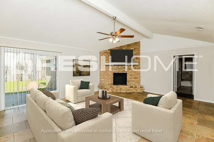 1304 Lyric Dr — Photo 4
