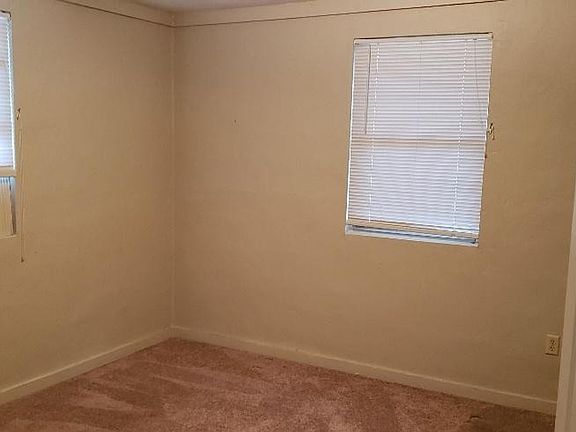 3rd image of 104 Harbeson Ave SE #B