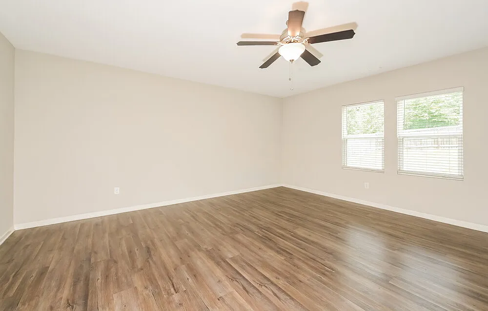 5 bed, 3.0 bath, 2688 sqft, $2,560 — Photo 4