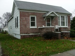 809 5th St, Lincoln, IL 62656