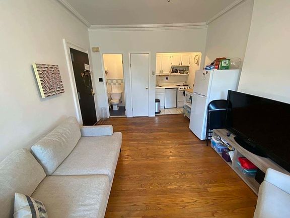 3rd image of 469 Myrtle Ave #3G